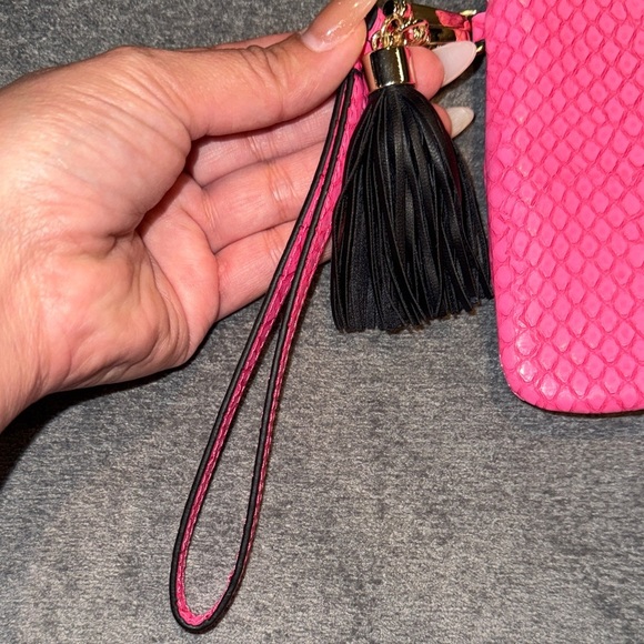 Victoria's Secret - NWOT Pink Slim Wristlet Wallet with Black Tassel - Picture 5 of 17